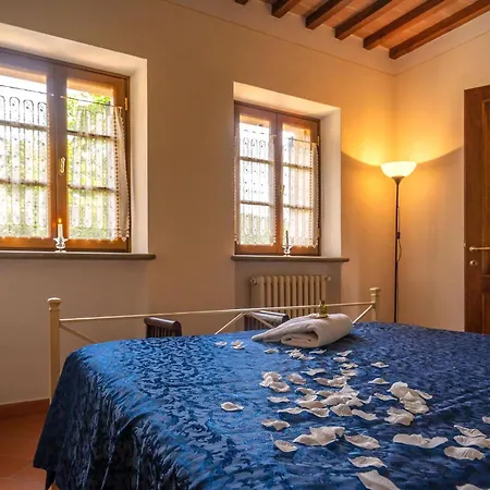 Aus Stein Tenuta Le Caselle In Tatil Evi
